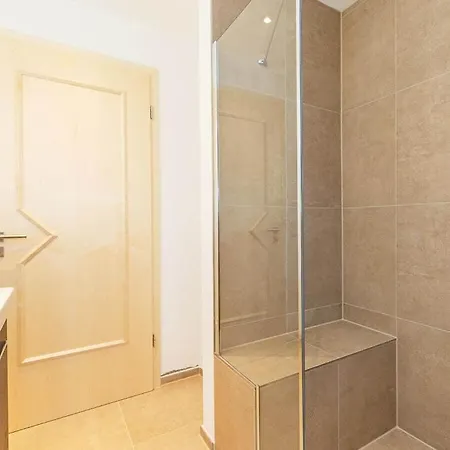 Holiday Apartment With 2 Bedrooms *